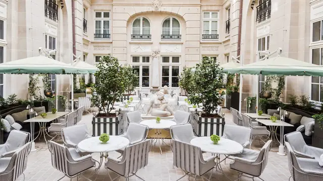 hotel-de-crillon gallery image 1